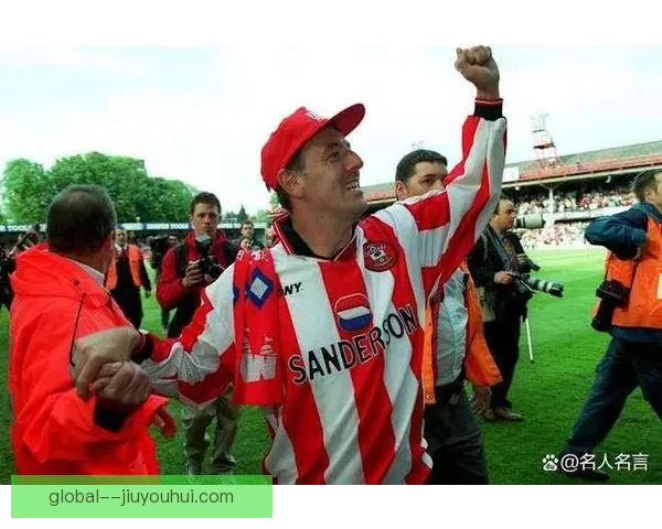 纳萨里奥屡次打进神仙球展现超凡技术成为足坛传奇人物